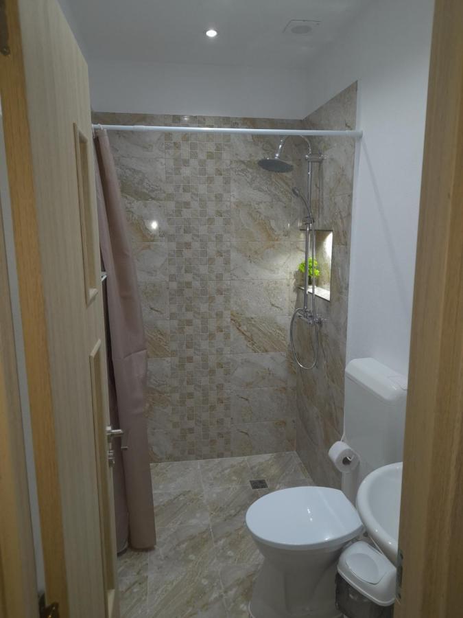 Casa Chriss Apartment เอโฟรีเอซูด ภายนอก รูปภาพ