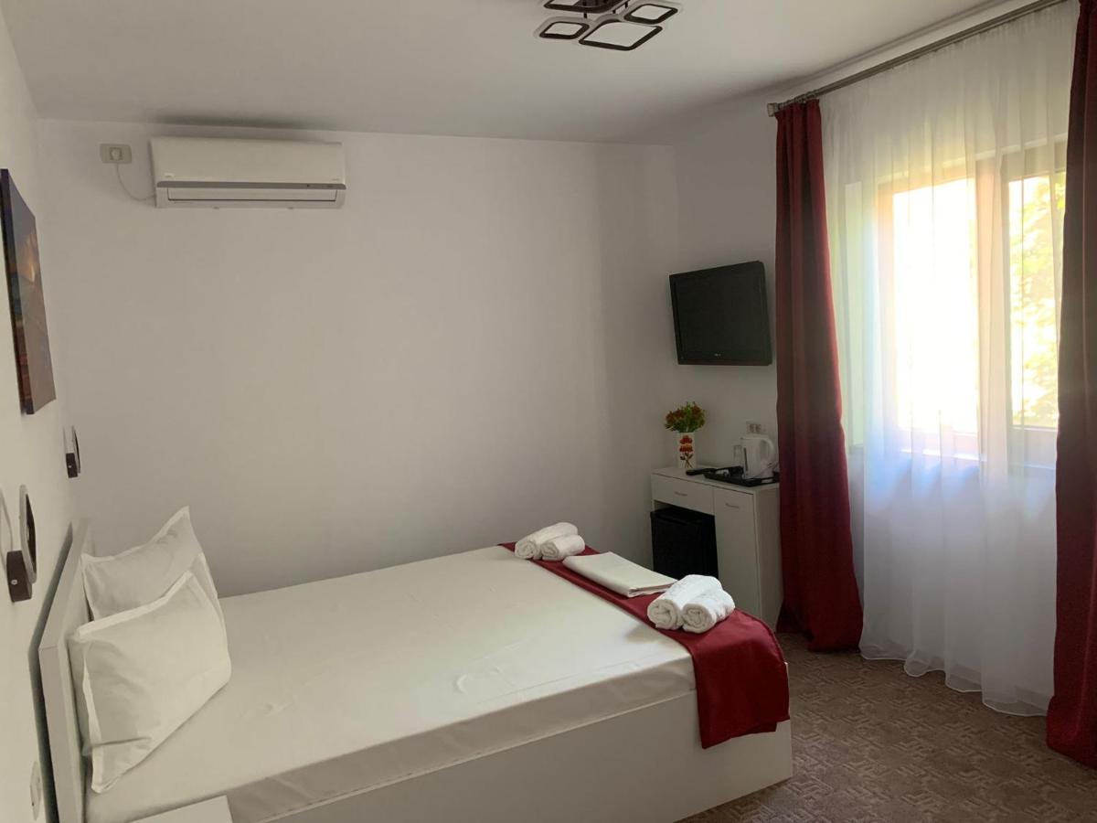 Casa Chriss Apartment เอโฟรีเอซูด ภายนอก รูปภาพ